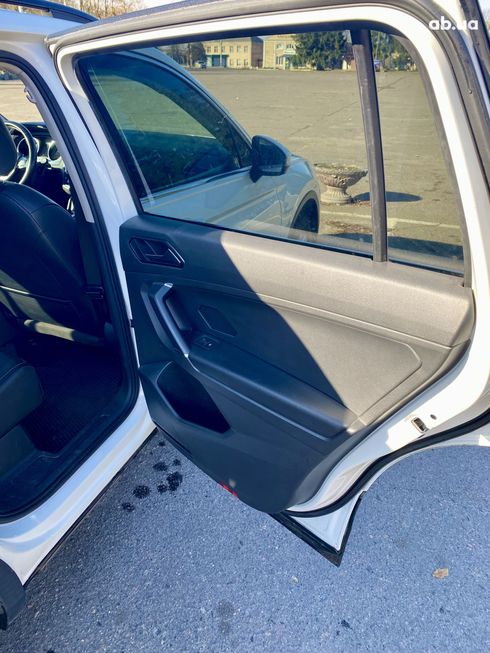 Volkswagen Tiguan Allspace 2018 белый - фото 19