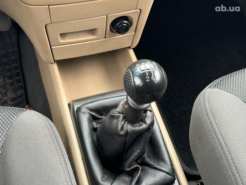 Chevrolet Aveo 2008 белый - фото 29