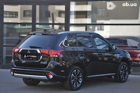 Mitsubishi Outlander 2017 - фото 4