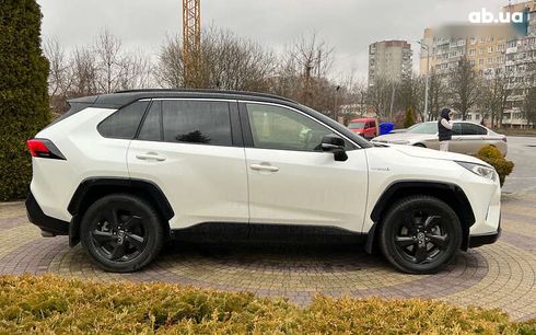 Toyota RAV4 2021 - фото 8