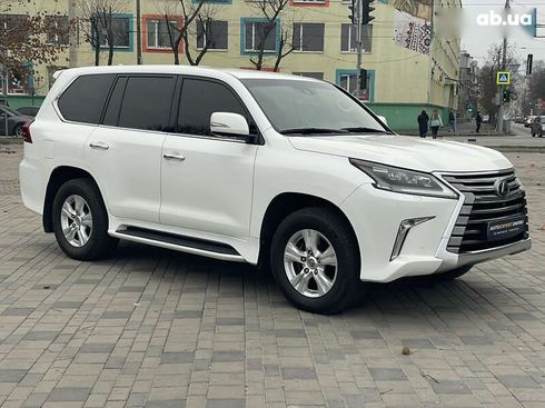 Lexus LX 2017 - фото 18