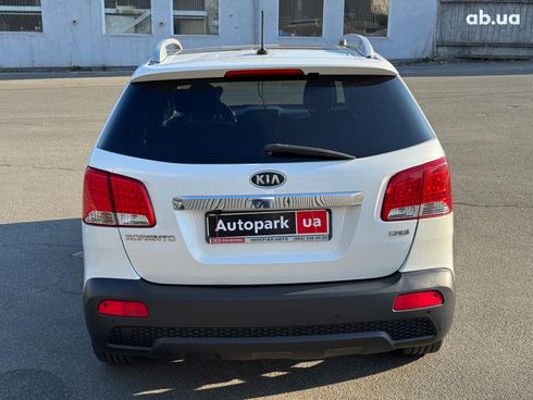 Kia Sorento 2012 белый - фото 6