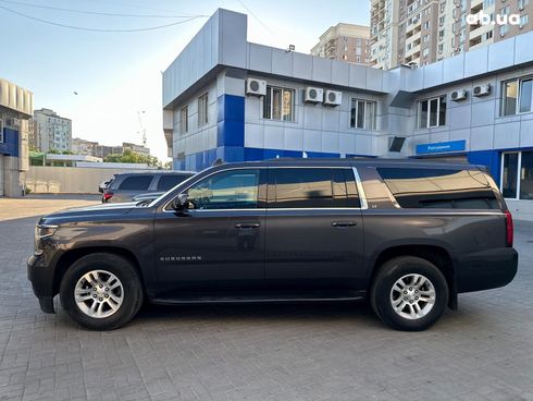 Chevrolet Suburban 2016 серый - фото 10