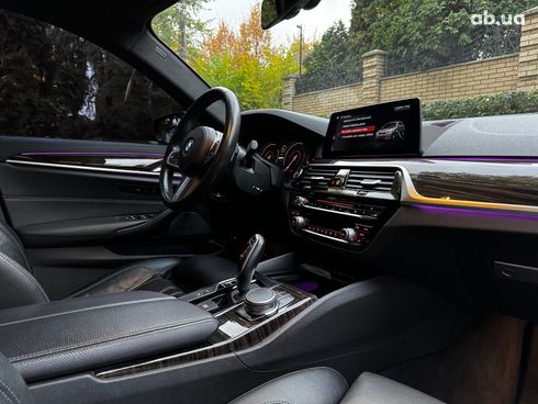 BMW 5 серия 2019 черный - фото 24