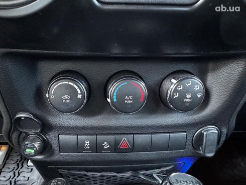 Jeep Wrangler 2016 серый - фото 19