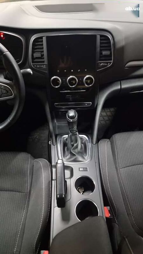 Renault Megane 2021 - фото 8