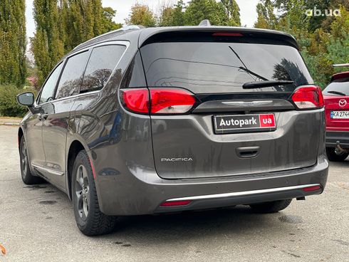Chrysler Pacifica 2017 серый - фото 13