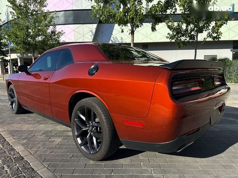 Dodge Challenger 2020 - фото 10