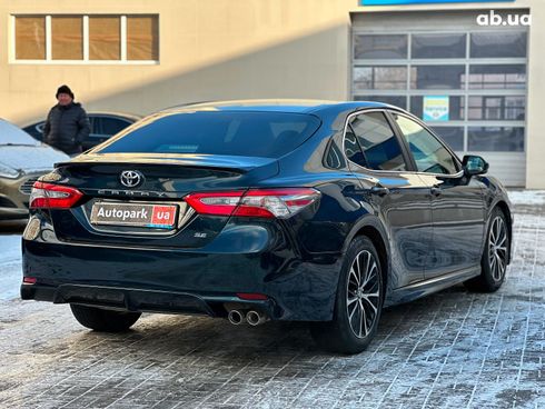 Toyota Camry 2018 черный - фото 5