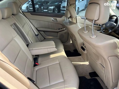 Mercedes-Benz E-Класс 2010 коричневый - фото 24
