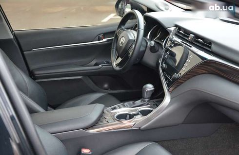Toyota Camry 2019 - фото 13