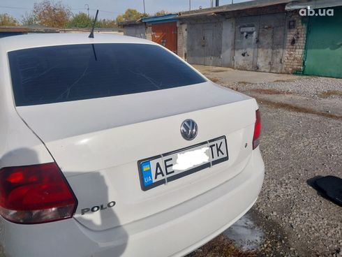 Volkswagen Polo Sedan 2013 белый - фото 20