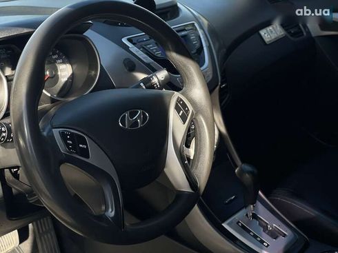 Hyundai Elantra 2011 - фото 16