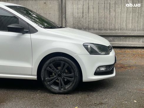 Volkswagen Polo 2015 белый - фото 4