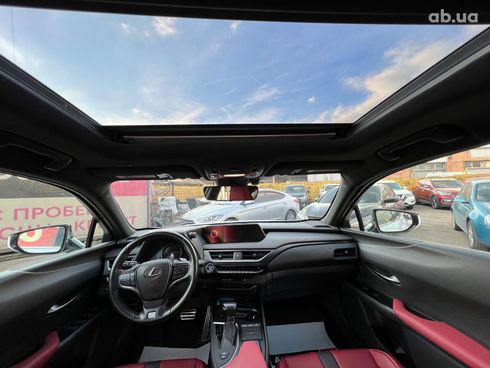 Lexus UX 2018 белый - фото 24