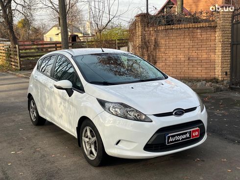 Ford Fiesta 2012 белый - фото 3