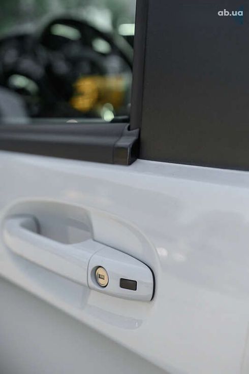 Mercedes-Benz V-Класс 2019 - фото 24