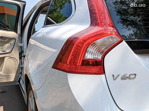 Volvo V60 2016 белый - фото 9