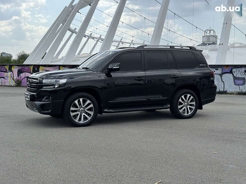 Toyota Land Cruiser 2017 - фото 2