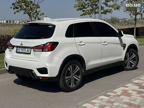 Mitsubishi Outlander 2020 - фото 4