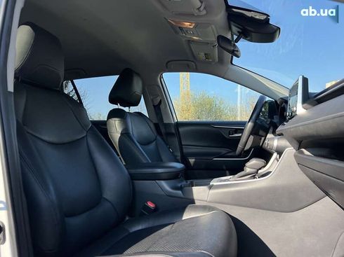 Toyota RAV4 2020 - фото 11