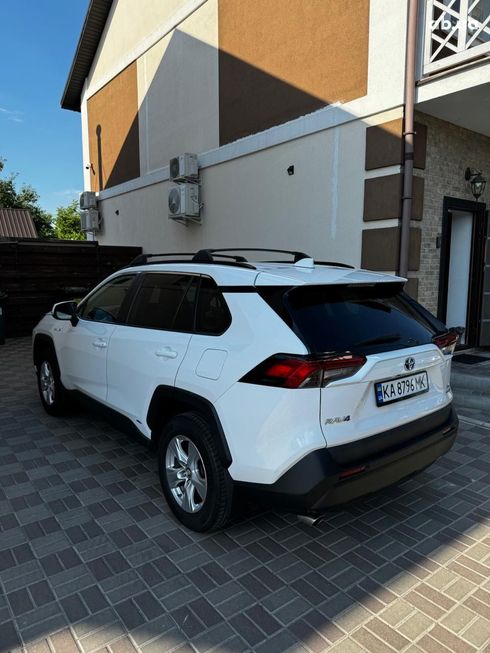 Toyota RAV4 Hybrid 2019 белый - фото 5