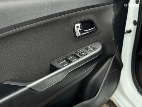 Kia Rio 2013 белый - фото 21
