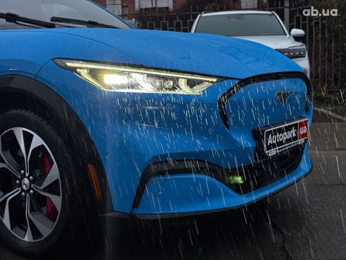 Ford Mustang Mach-E 2023 синий - фото 11