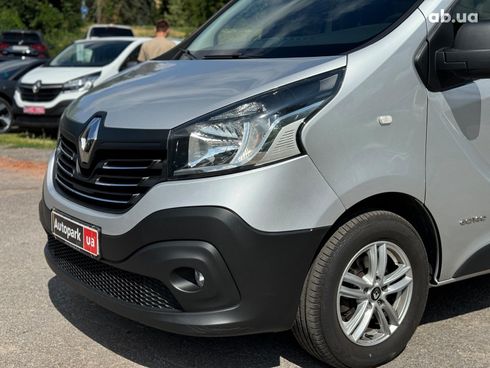 Renault Trafic 2016 серый - фото 11