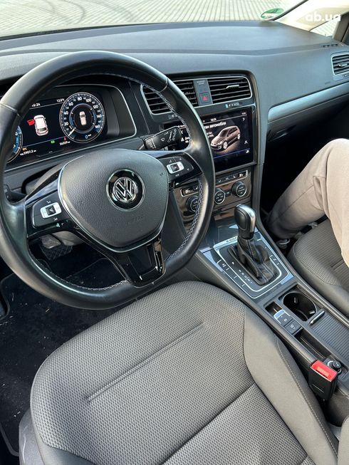 Volkswagen e-Golf 2020 серый - фото 8