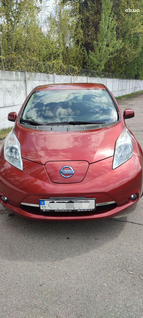 Nissan Leaf 2014 вишневый - фото 2