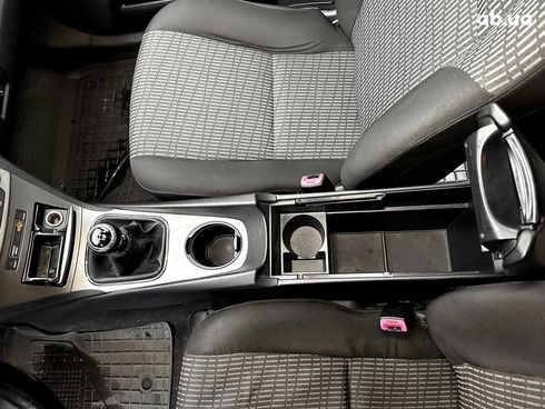 Toyota Avensis 2010 черный - фото 20