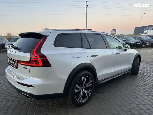 Volvo V60 2021 белый - фото 7