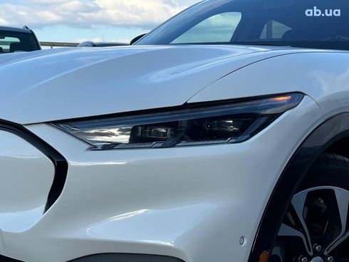Ford Mustang Mach-E 2020 белый - фото 11