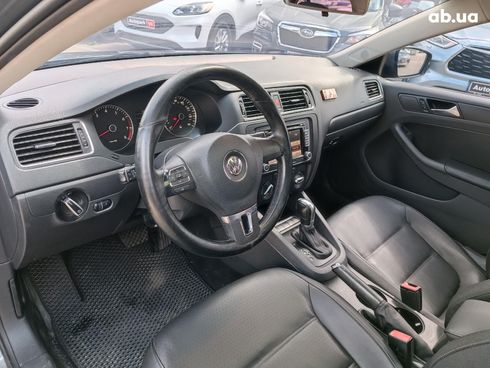 Volkswagen Jetta 2011 серый - фото 21
