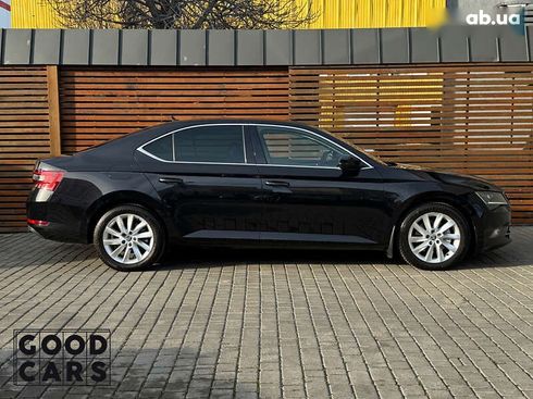 Skoda Superb 2018 - фото 11