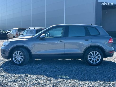 Volkswagen Touareg 2011 серый - фото 10