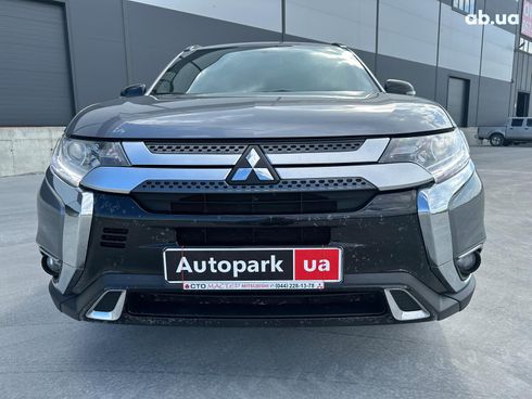 Mitsubishi Outlander 2019 серый - фото 2