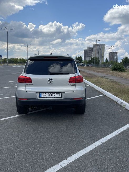 Volkswagen Tiguan 2013 серебристый - фото 4