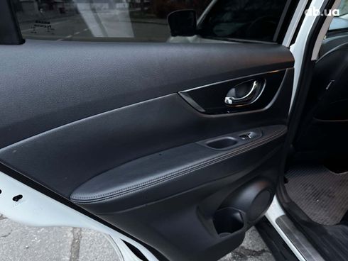 Nissan Rogue 2016 белый - фото 21