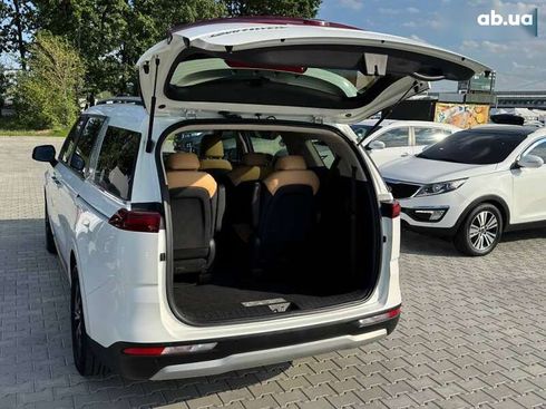 Kia Carnival 2021 - фото 11