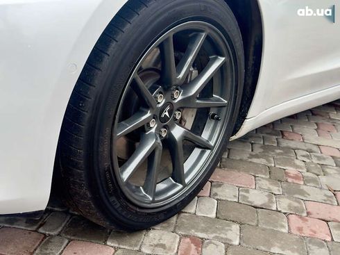 Tesla Model 3 2021 - фото 13