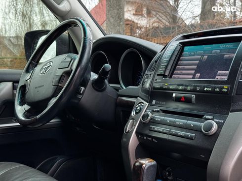 Toyota Land Cruiser 2010 черный - фото 33