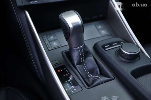 Lexus IS 2016 - фото 18