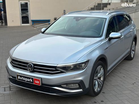 Volkswagen passat alltrack 2019 серый - фото 15