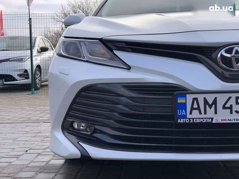 Toyota Camry 2019 - фото 6