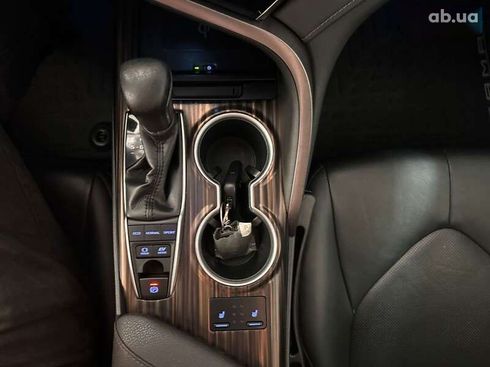 Toyota Camry 2020 - фото 16