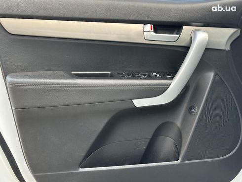 Kia Sorento 2011 белый - фото 36