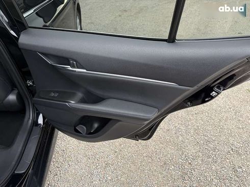 Toyota Camry 2021 - фото 15
