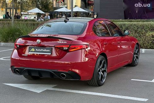 Alfa Romeo Giulia 2019 - фото 12